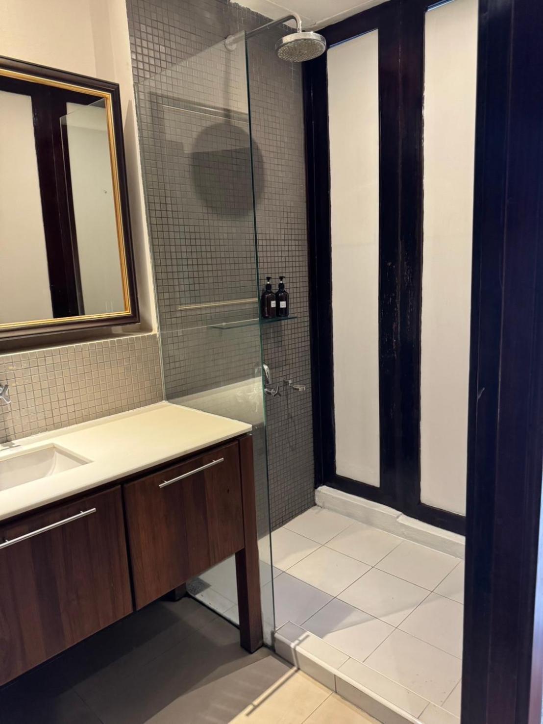 Wish Inn Silom - วิช อินน์ สีลม X Bangkok Kültér fotó