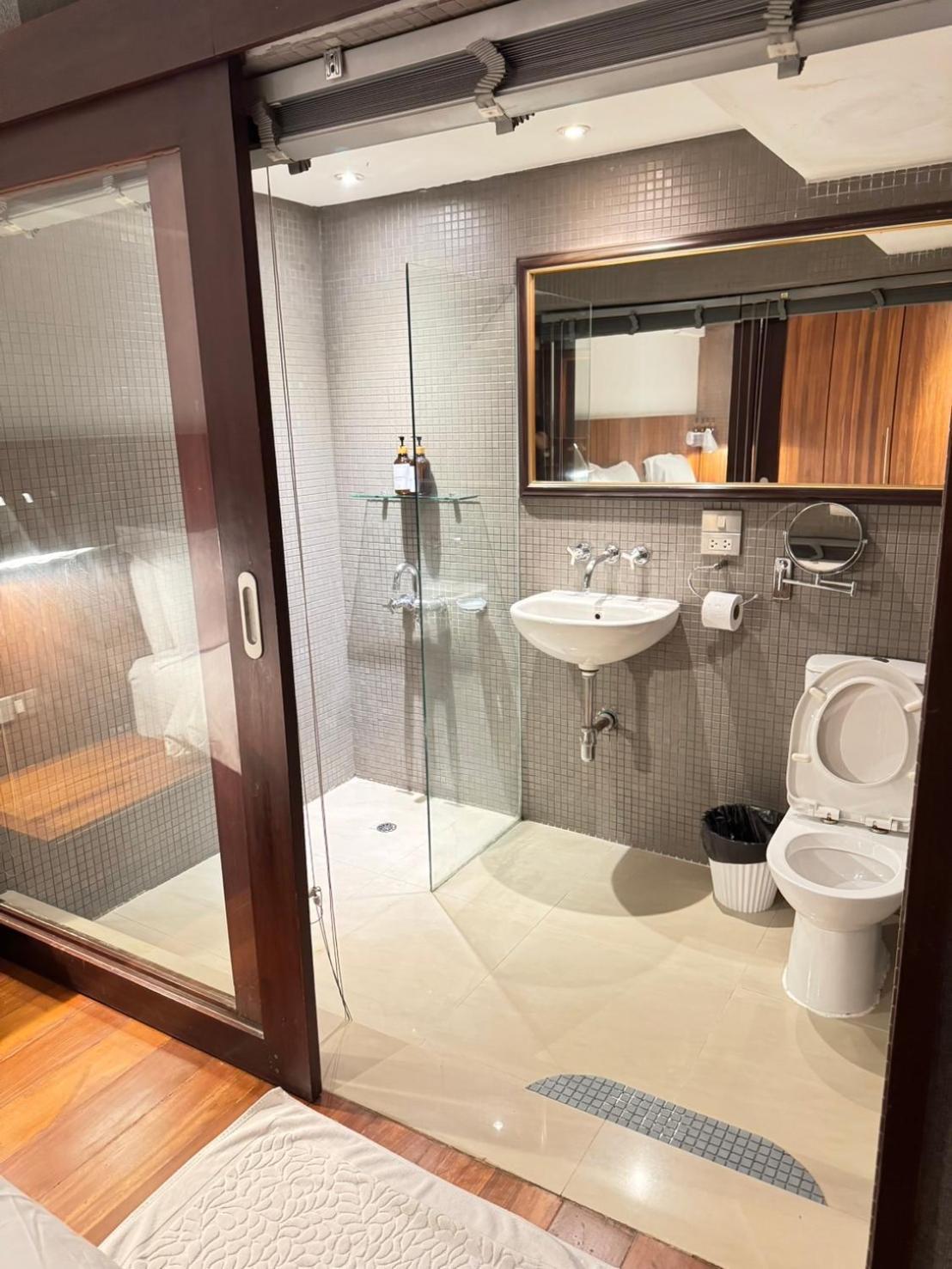 Wish Inn Silom - วิช อินน์ สีลม X Bangkok Kültér fotó